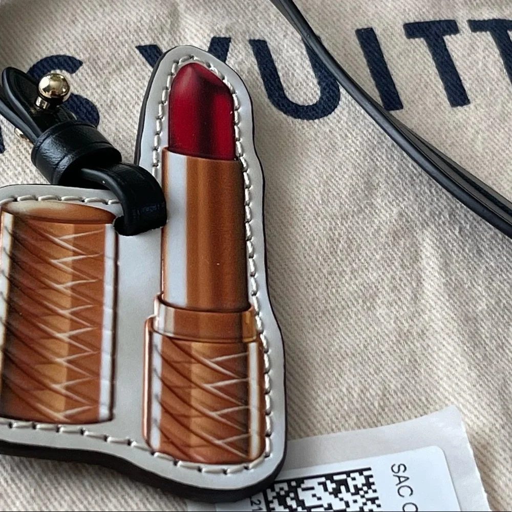 ❌SOLD❌Louis Vuitton Fall In Love Sac Couer ( heart bag ) - Picture 7 of 10